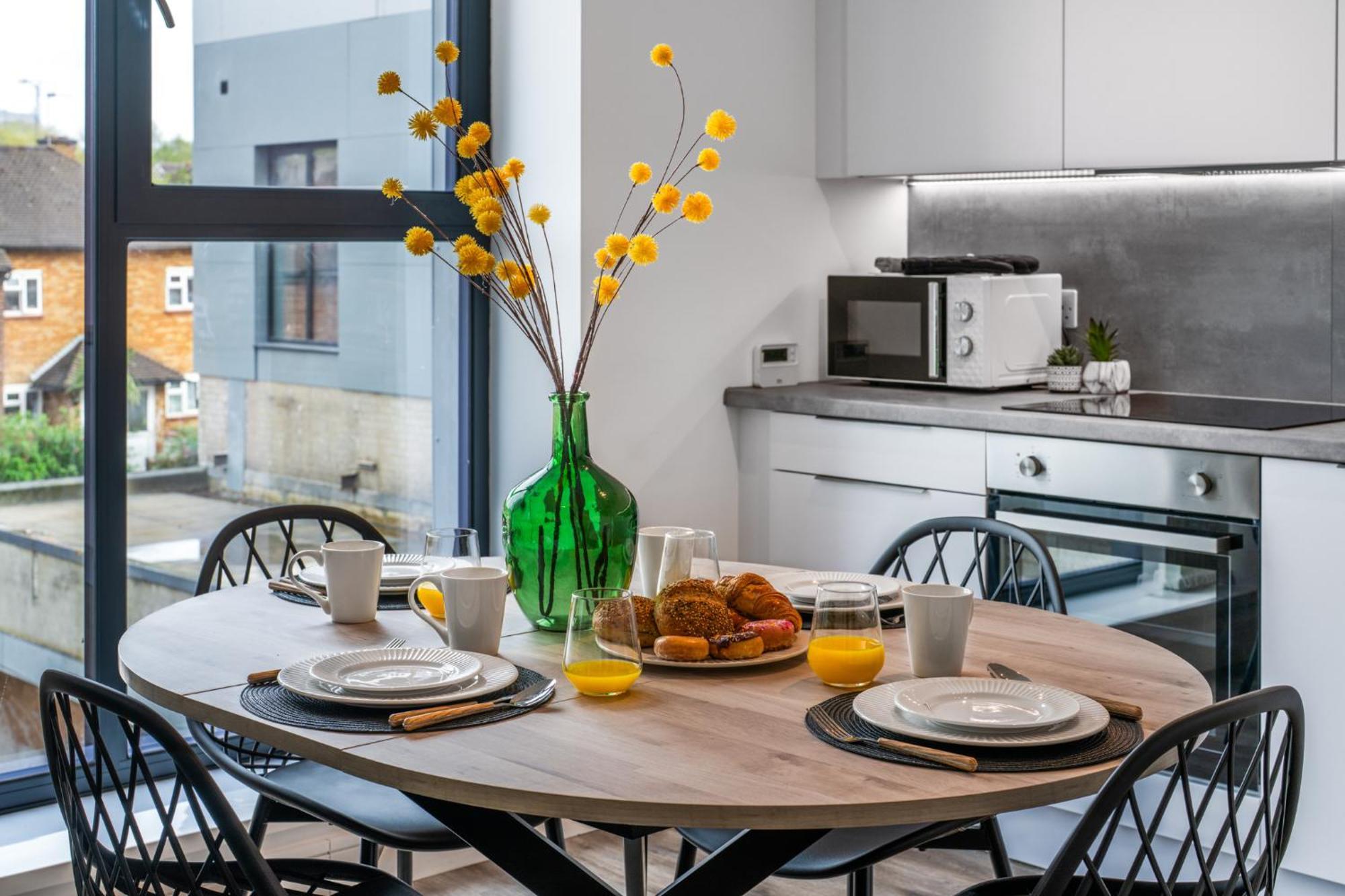 Potters Bar - Free Parking - Private Bathroom - Netflix - 4 Mins Walk To Station - 20 Mins Direct Trains To London ภายนอก รูปภาพ